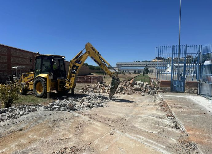 Máquina de taladrar el suelo es recinto privado